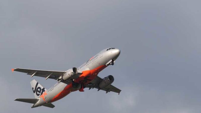flugzeug-abflug Abflug: Bei Vorverlegung des Starttermins Anspruch auf Entschädigung prüfen / Quelle: Stockata.de