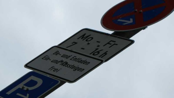 Parkverbot: Die Parkplatznot provoziert Autofahrer / Foto: © Rüdiger v. Schönfels